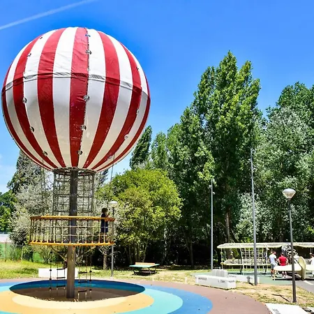 Appartement King Size Bed With Air Conditioning Near The & Free Street Parking