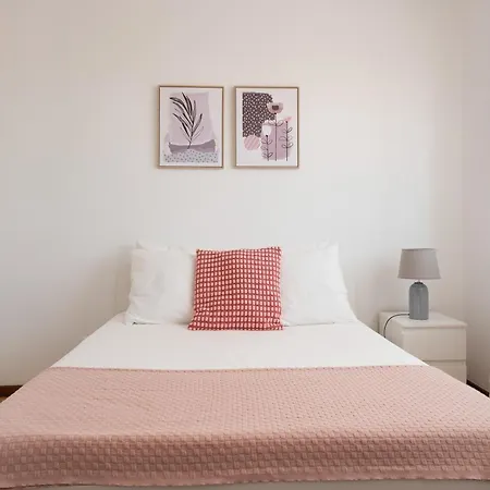 King Size Bed With Air Conditioning Near The & Free Street Parking * Canidelo (Vila Nova de Gaia)