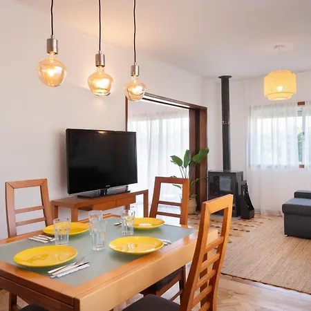 King Size Bed With Air Conditioning Near The & Free Street Parking Apartment Canidelo (Vila Nova de Gaia)