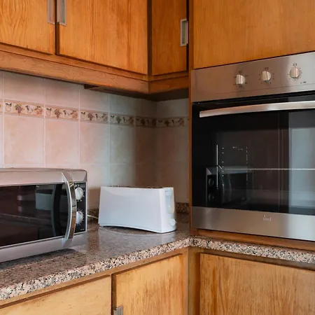 King Size Bed With Air Conditioning Near The & Free Street Parking Apartment Canidelo (Vila Nova de Gaia)