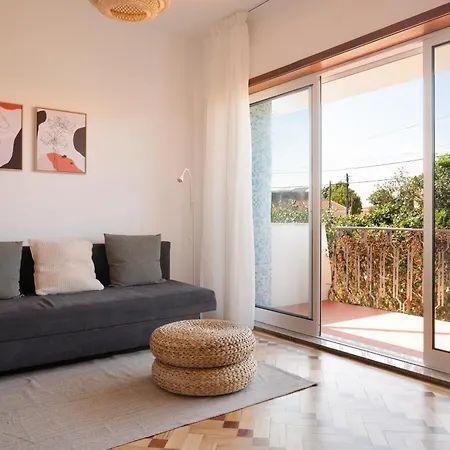 King Size Bed With Air Conditioning Near The & Free Street Parking Appartement *