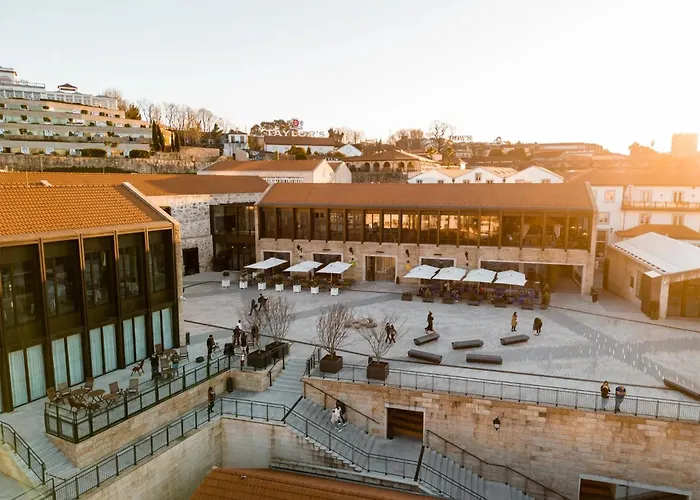 King Size Bed With Air Conditioning Near The & Free Street Parking Canidelo (Vila Nova de Gaia)