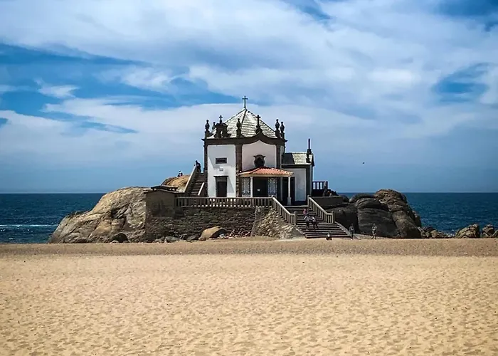 King Size Bed With Air Conditioning Near The & Free Street Parking Lejlighed Canidelo (Vila Nova de Gaia)