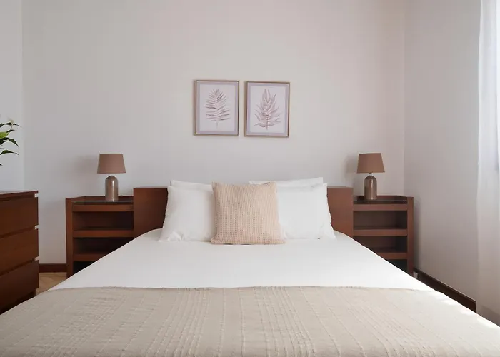 King Size Bed With Air Conditioning Near The & Free Street Parking Lejlighed