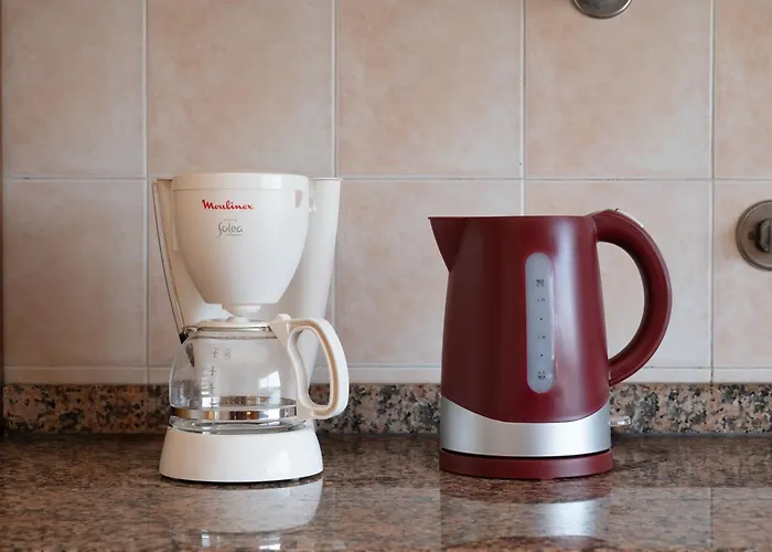 Appartement King Size Bed With Air Conditioning Near The & Free Street Parking *