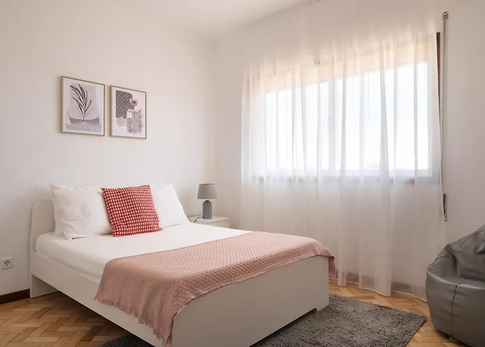 Appartement King Size Bed With Air Conditioning Near The & Free Street Parking Canidelo (Vila Nova de Gaia)