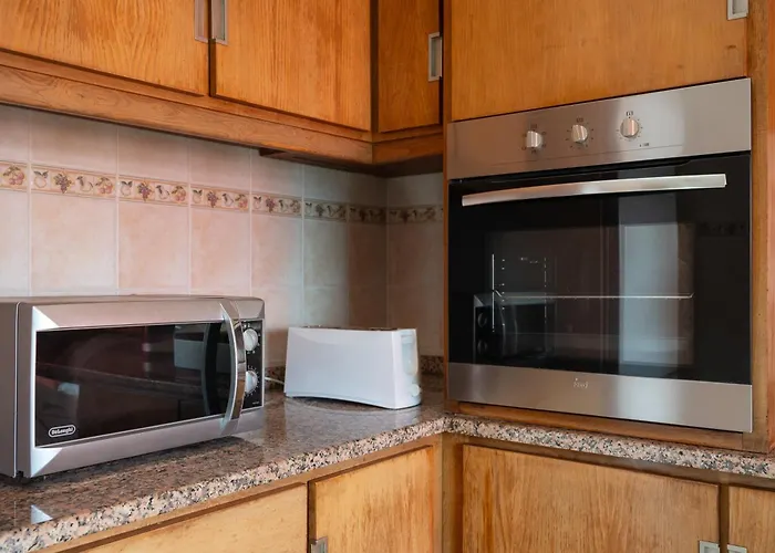 King Size Bed With Air Conditioning Near The & Free Street Parking Lejlighed Canidelo (Vila Nova de Gaia)