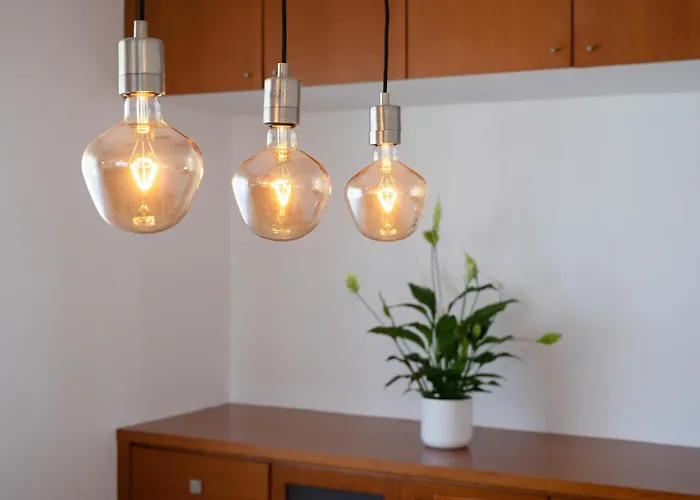 Lejlighed King Size Bed With Air Conditioning Near The & Free Street Parking *