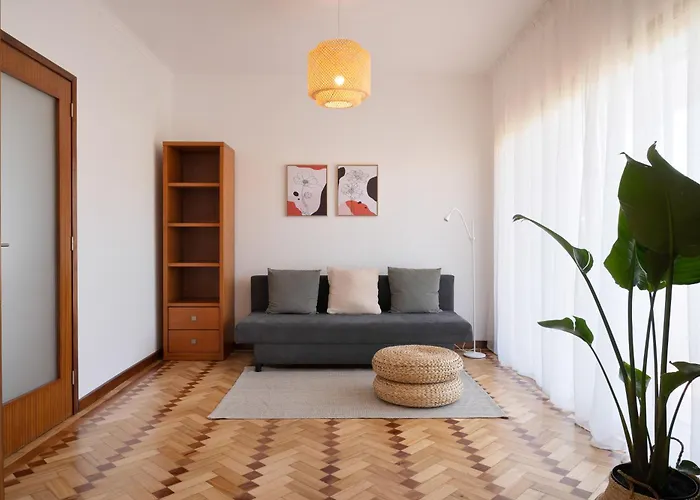 King Size Bed With Air Conditioning Near The & Free Street Parking Canidelo (Vila Nova de Gaia)